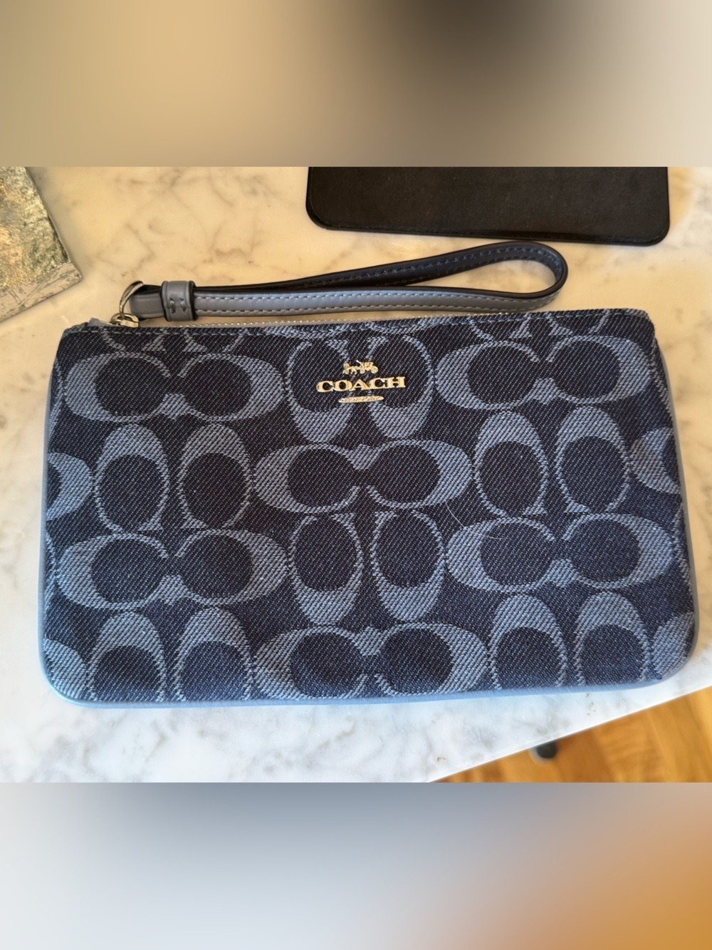 Coach - Corner Zip Wristlet in Signature Denim - EUC No Call Outs 2017